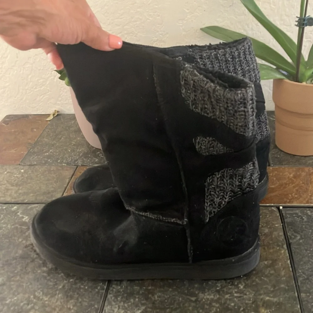 Airwalk Women's Black Suede Sweater Boots with Faux Fur Lining. Size 8‎